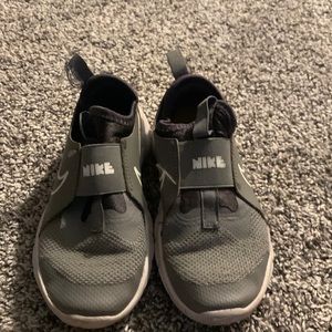 Nike flex runner gray